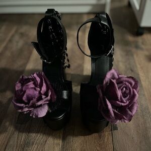 Widow Wilted Lover Platform Heels Size 8